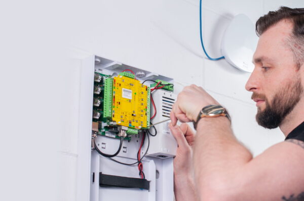 Net2 Plus - Single Door Control Unit